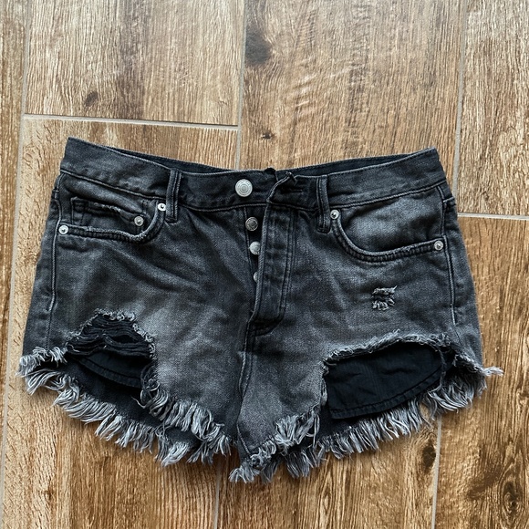 We the Free Distressed Jean Shorts Black Size 26 - Picture 1 of 4